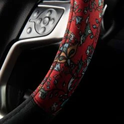 Western Floral Red Hooey Steering Wheel Cover -Hooey Brands c0001601 601 hoo auto swc riggin grip western floral 7 inuse