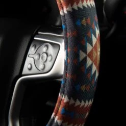 HOOey Tucson Aztec Steering Wheel Cover -Hooey Brands c0001601 901 hoo auto swc tucson aztec riggen grip 7 inuse
